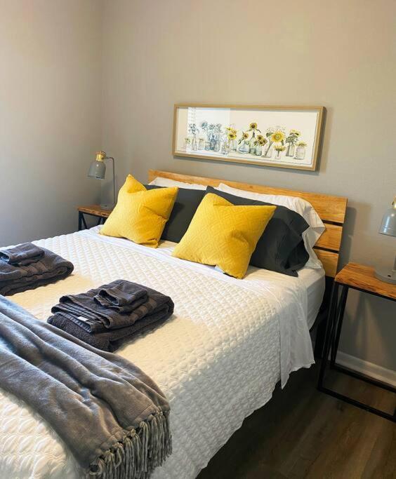 The Delores - 2 Bedroom Apt In Quilt Town, Usa Hamilton Esterno foto